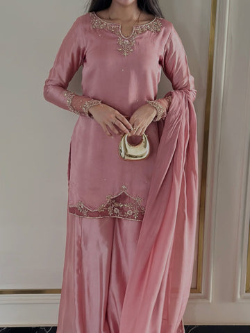 DRESS CODE: NOOR E GUL